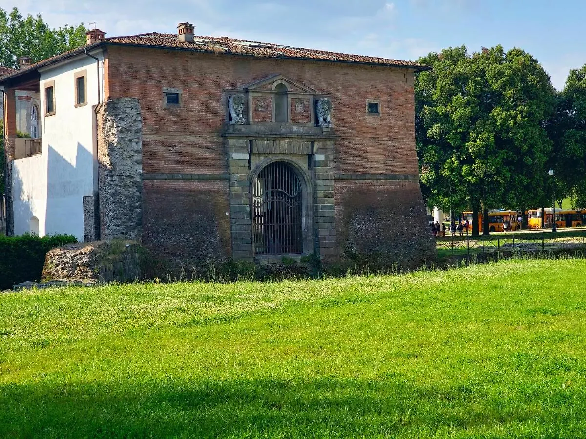 Cozybricks In Lucca - Apartments In Lucca Historical Center - Air Cond & Wifi -