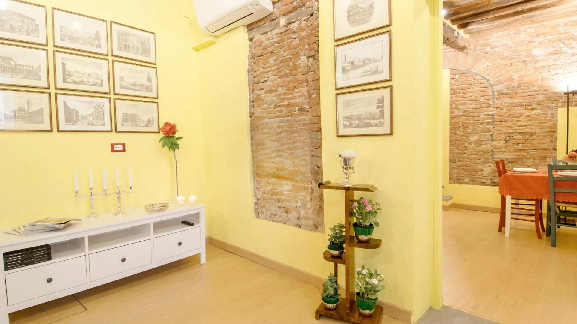 Cozybricks In Lucca - Apartments In Lucca Historical Center - Air Cond & Wifi -