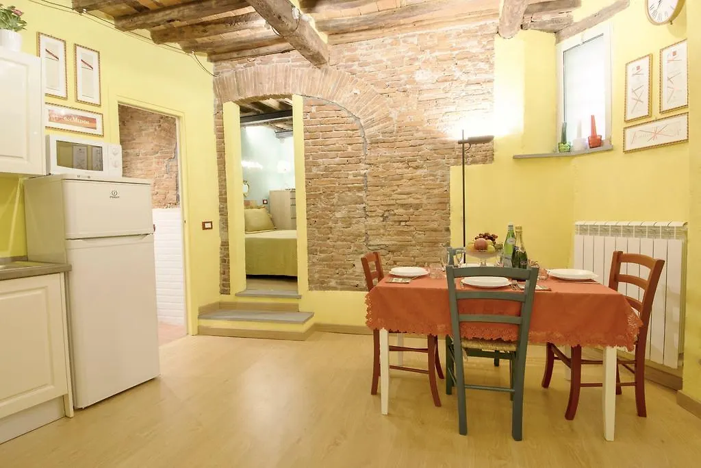 Cozybricks In Lucca - Apartments In Lucca Historical Center - Air Cond & Wifi - Italië